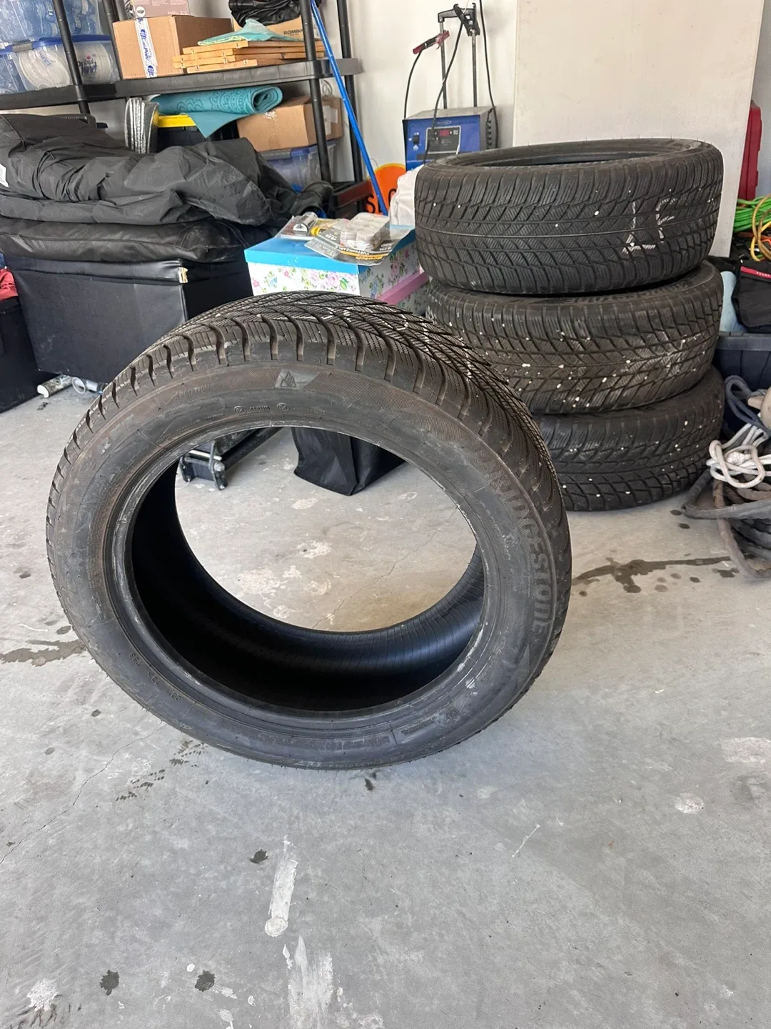 Bridgestone blizzak 225/50R18 Winter Tires 80% image indicator(5)