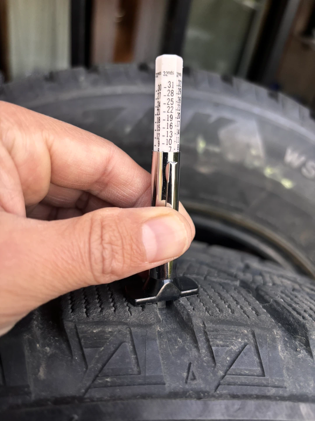 4 pneus d’hiver Bridgestone Blizzak 205/65R15 – excellent état - photo 3