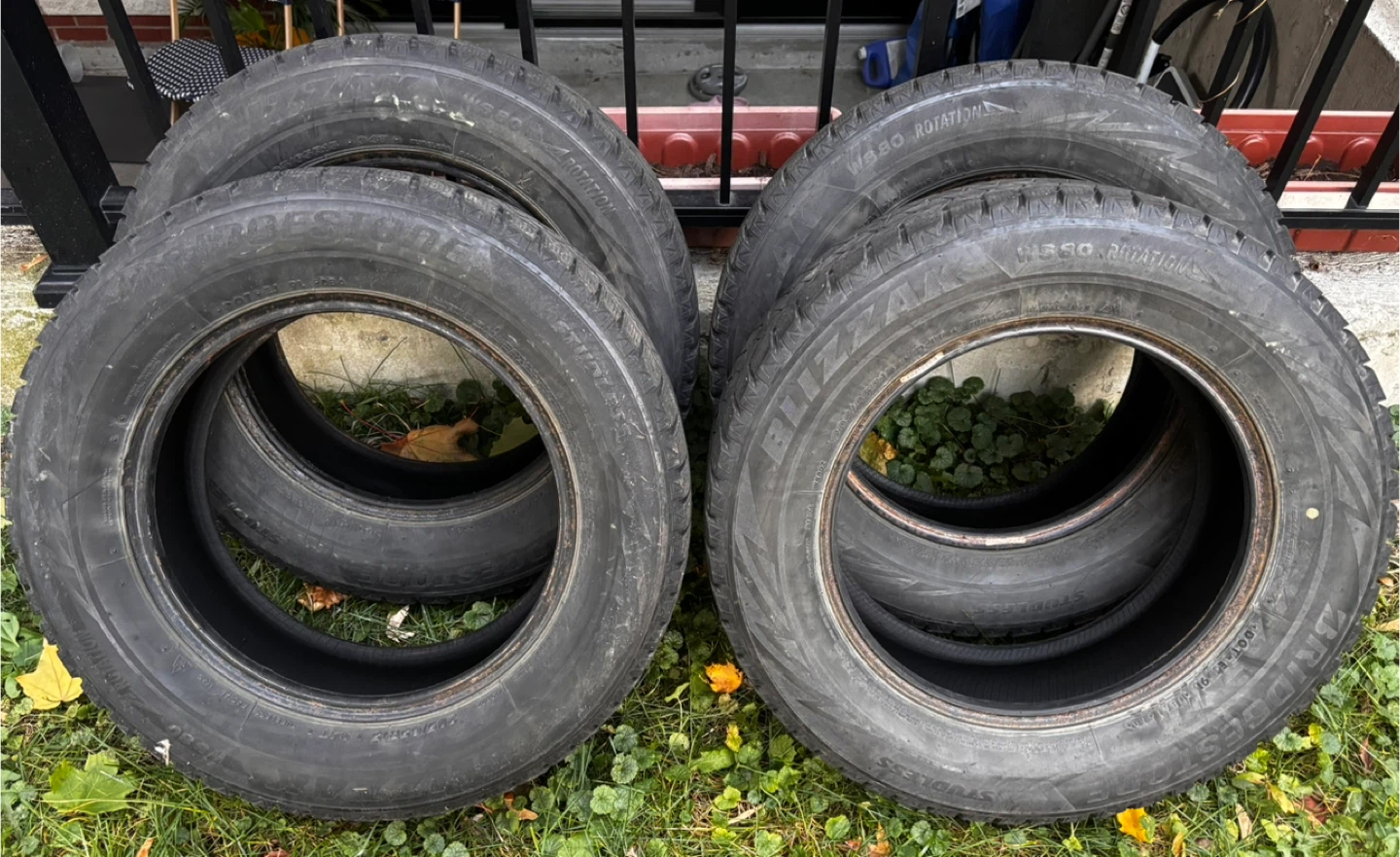 4 pneus d’hiver Bridgestone Blizzak 205/65R15 – excellent état