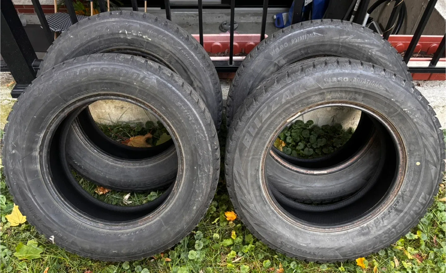 4 pneus d’hiver Bridgestone Blizzak 205/65R15 – excellent état