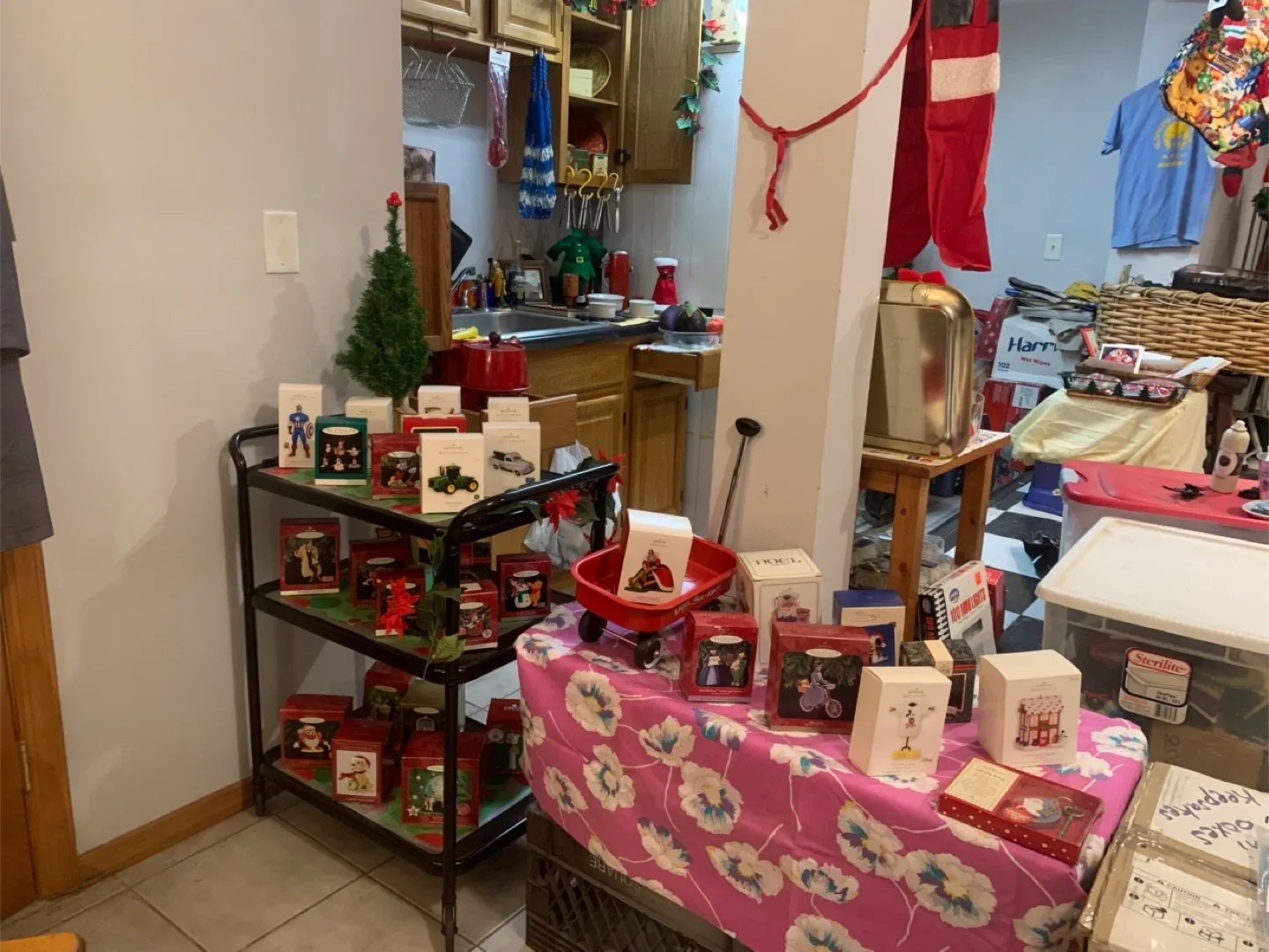 Yard sale - indoor - Christmas Ornaments and Miscellaneous image indicator(5)