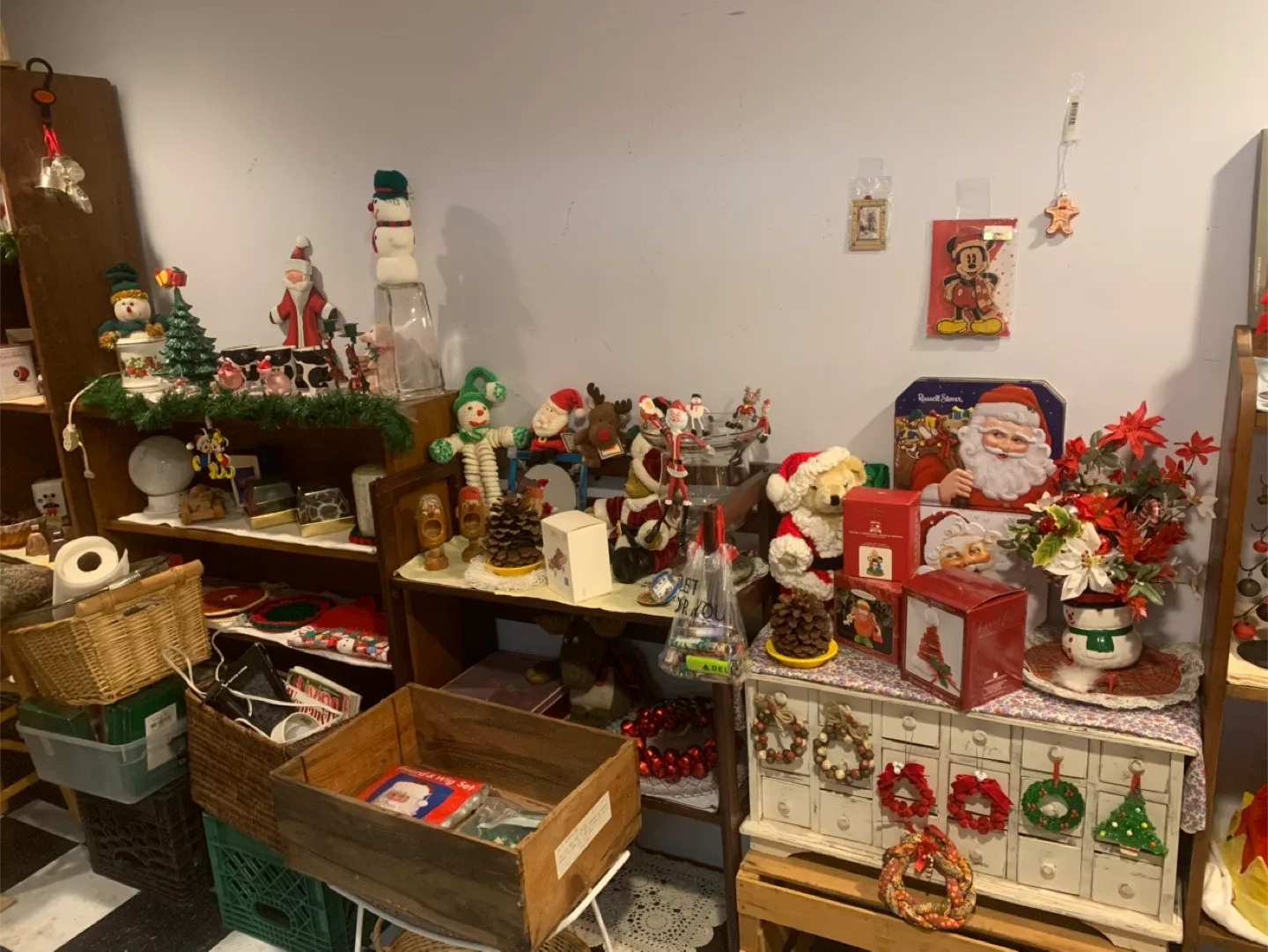 Yard sale - indoor - Christmas Ornaments and Miscellaneous image indicator(4)