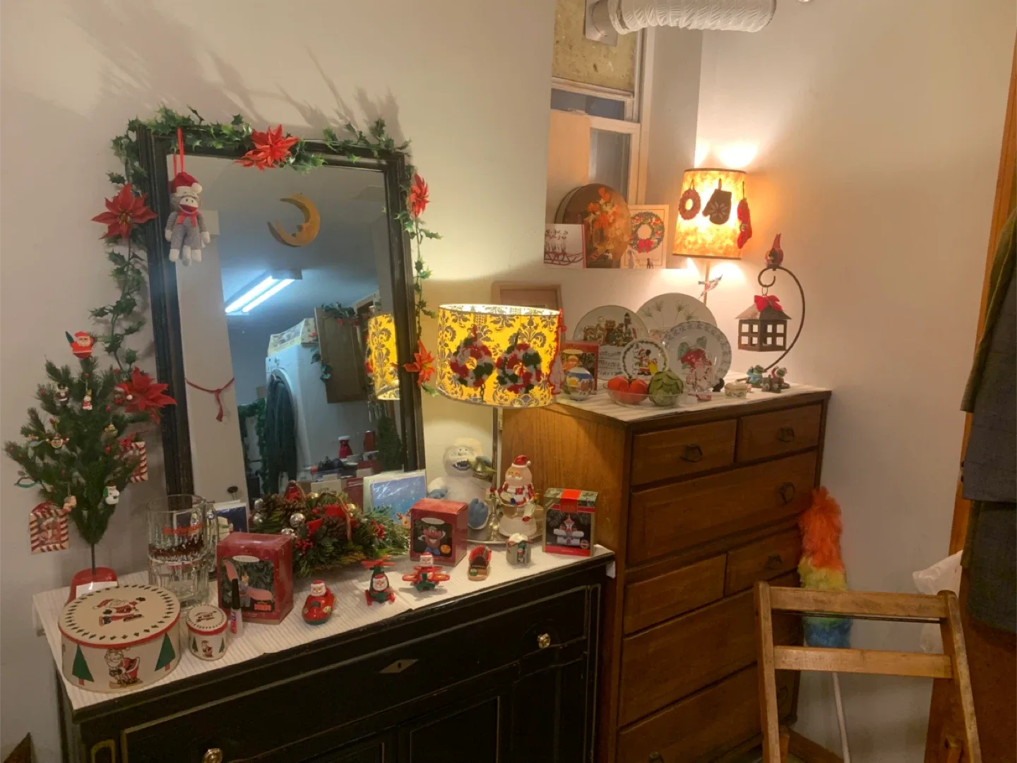 Yard sale - indoor - Christmas Ornaments and Miscellaneous image indicator(6)