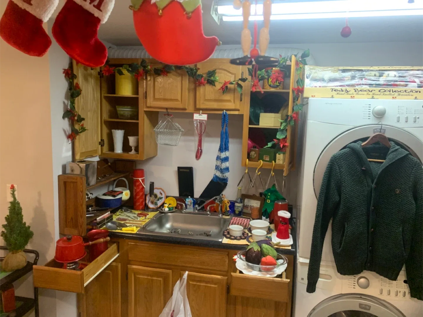 Yard sale - indoor - Christmas Ornaments and Miscellaneous image indicator(10)