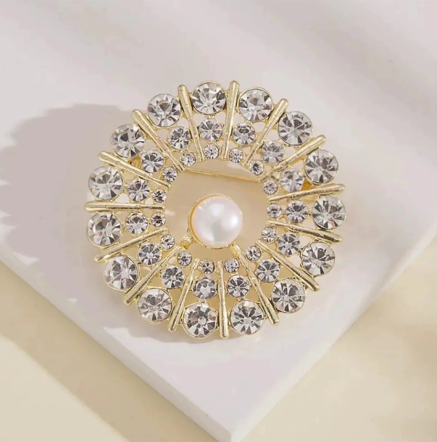 Rhinestone Natural Freshwater Pearl Brooch image indicator(2)