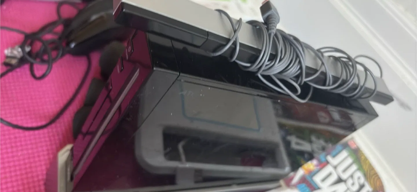 Nintendo Wii Console with Accessories image indicator(2)