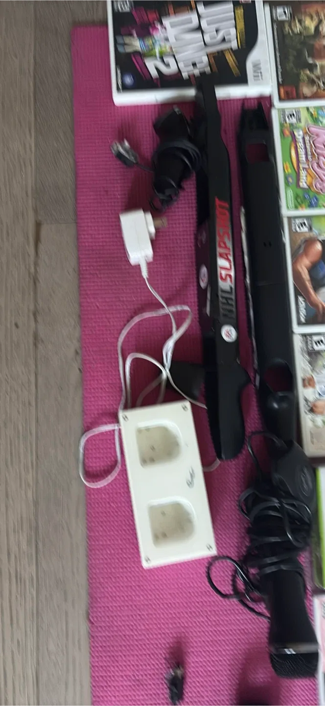 Nintendo Wii Console with Accessories image indicator(5)