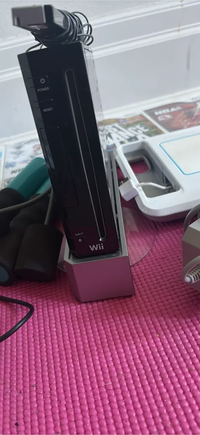 Nintendo Wii Console with Accessories image indicator(4)