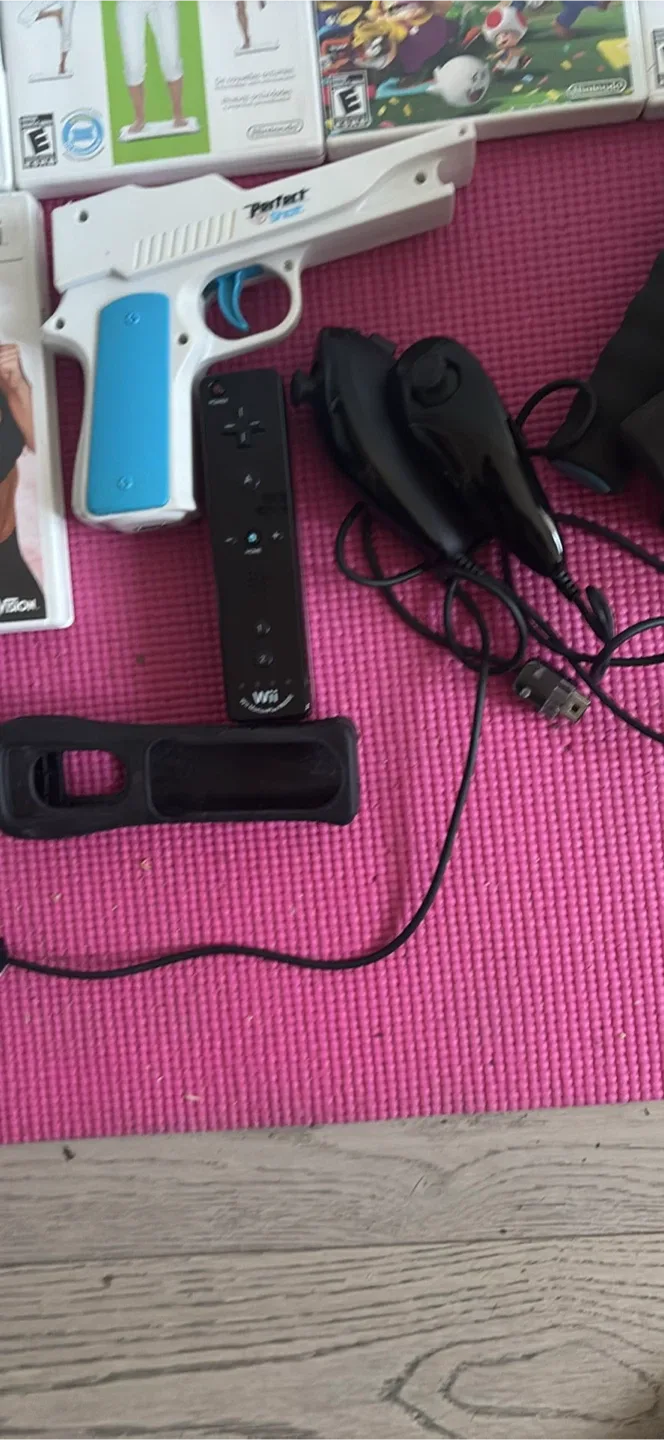 Nintendo Wii Console with Accessories image indicator(6)