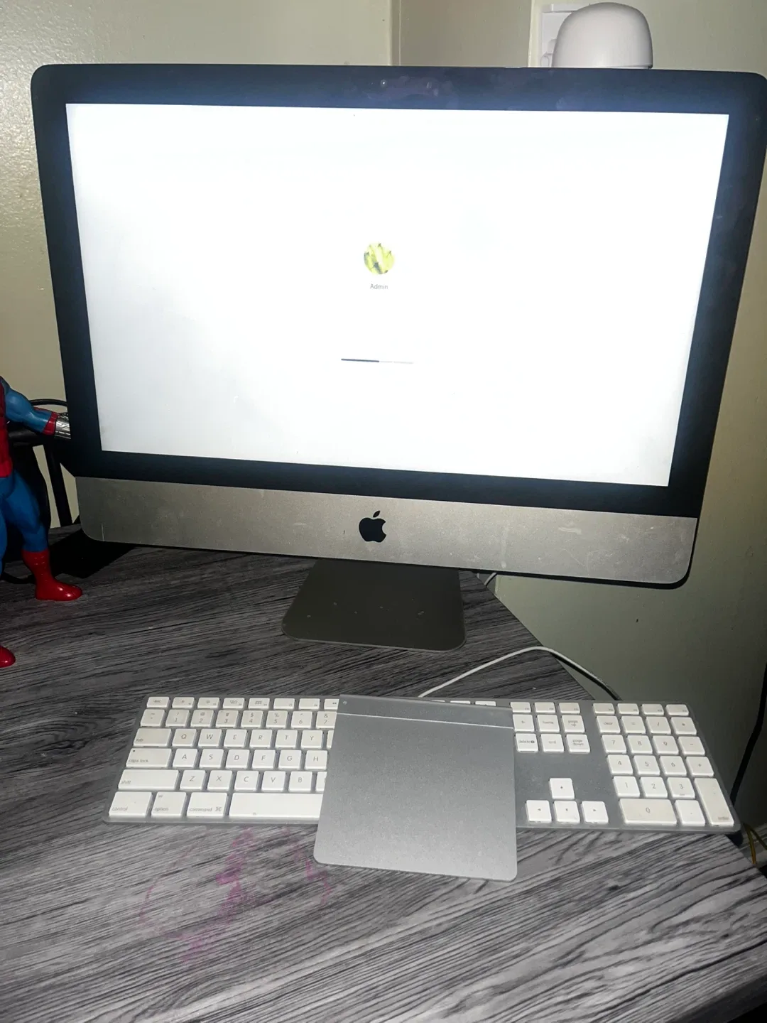 Apple iMac 21.5-inch Late 2012 image indicator(3)