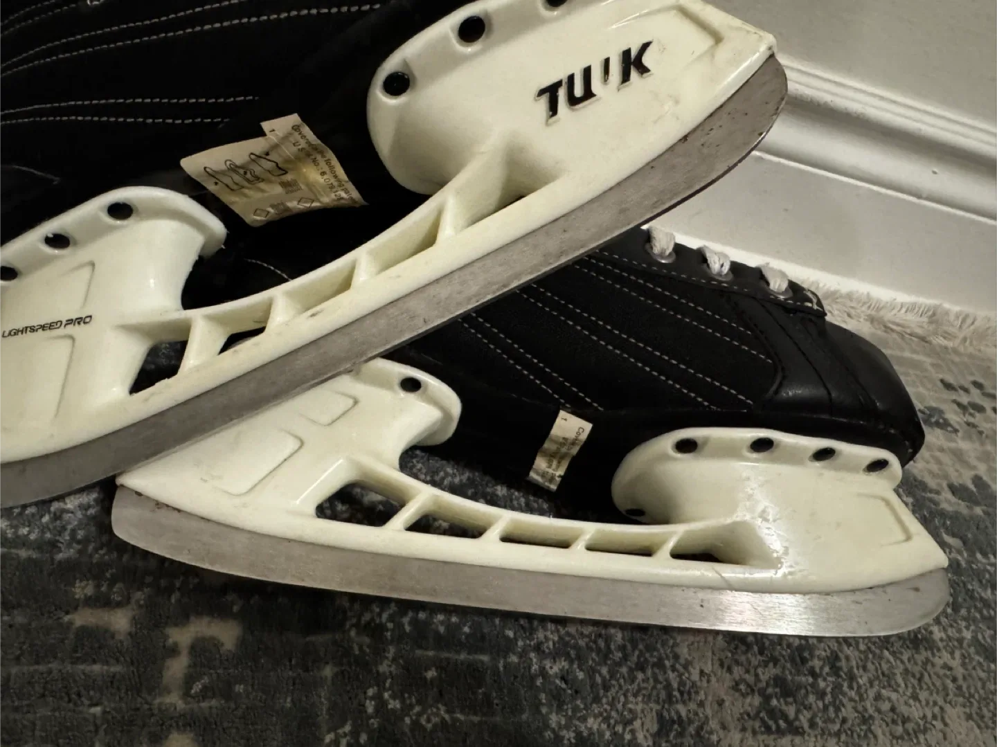 Bauer Ice Skates - Size 6 US image indicator(3)