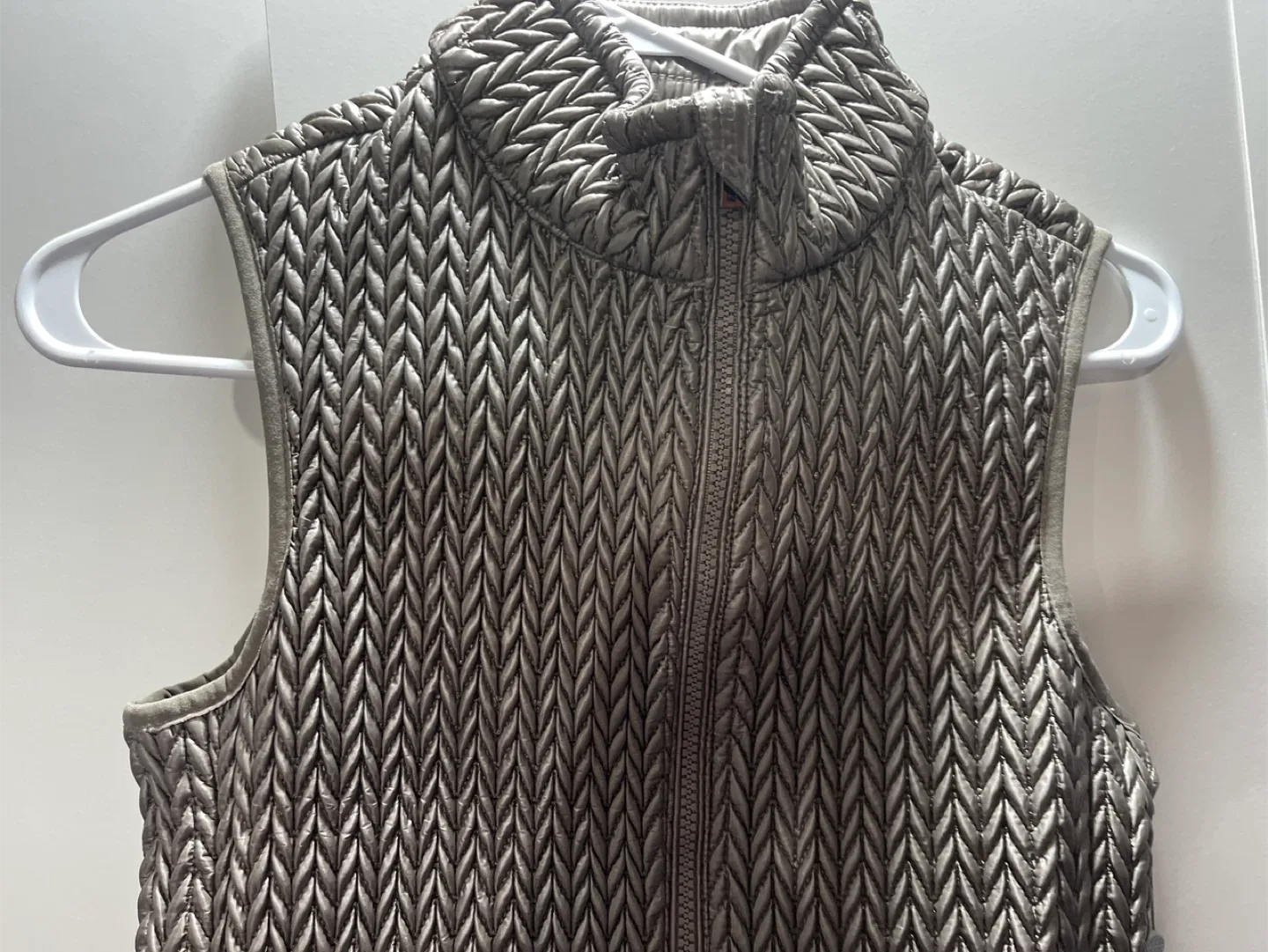 DKNY Sport Puffer Vest image indicator(4)