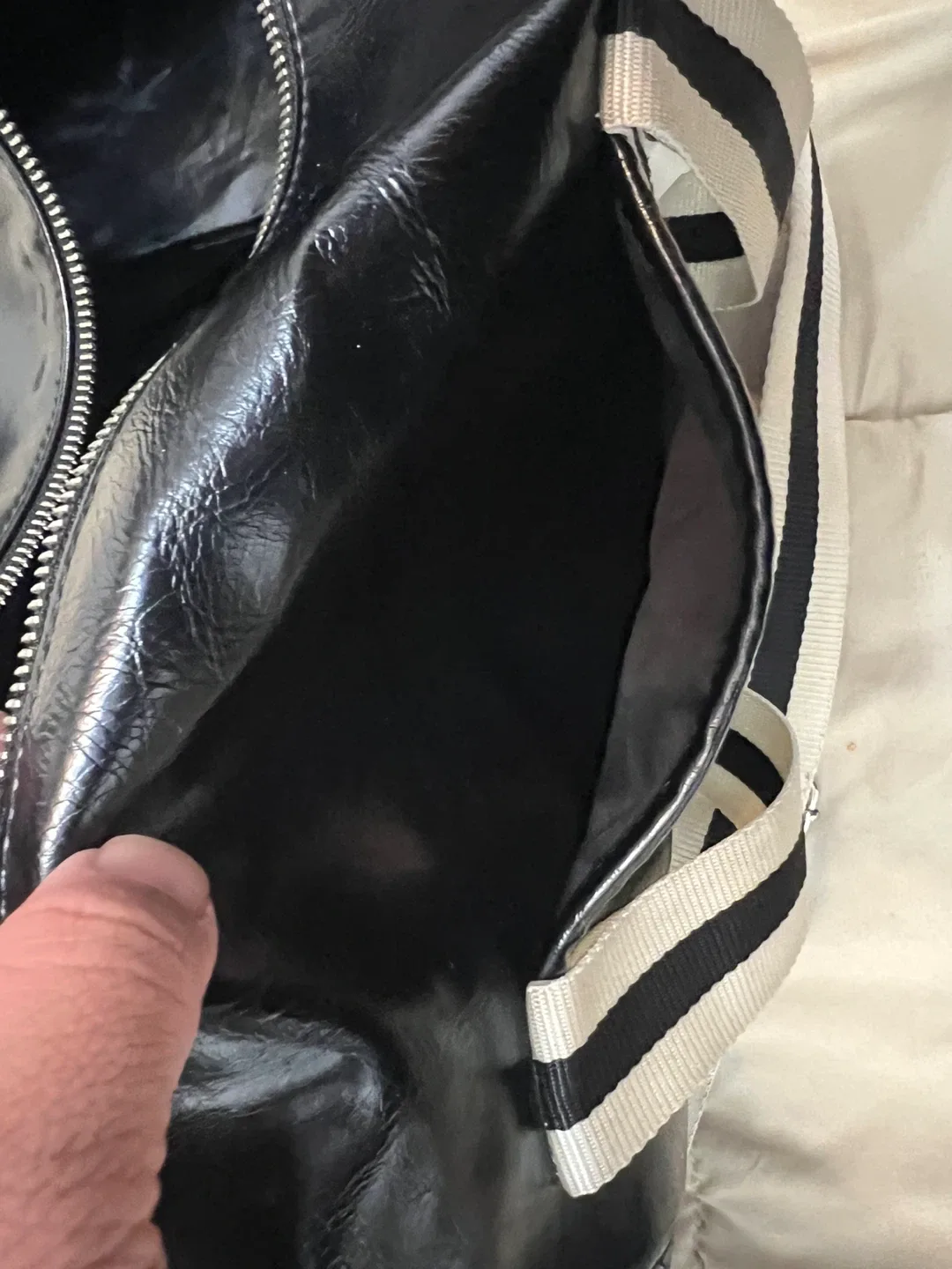 Fred Perry Black Barrel Bag image indicator(6)