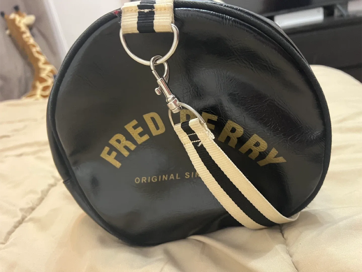 Fred Perry Black Barrel Bag image indicator(4)