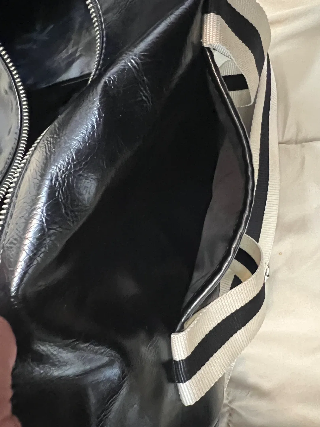 Fred Perry Black Barrel Bag image indicator(7)