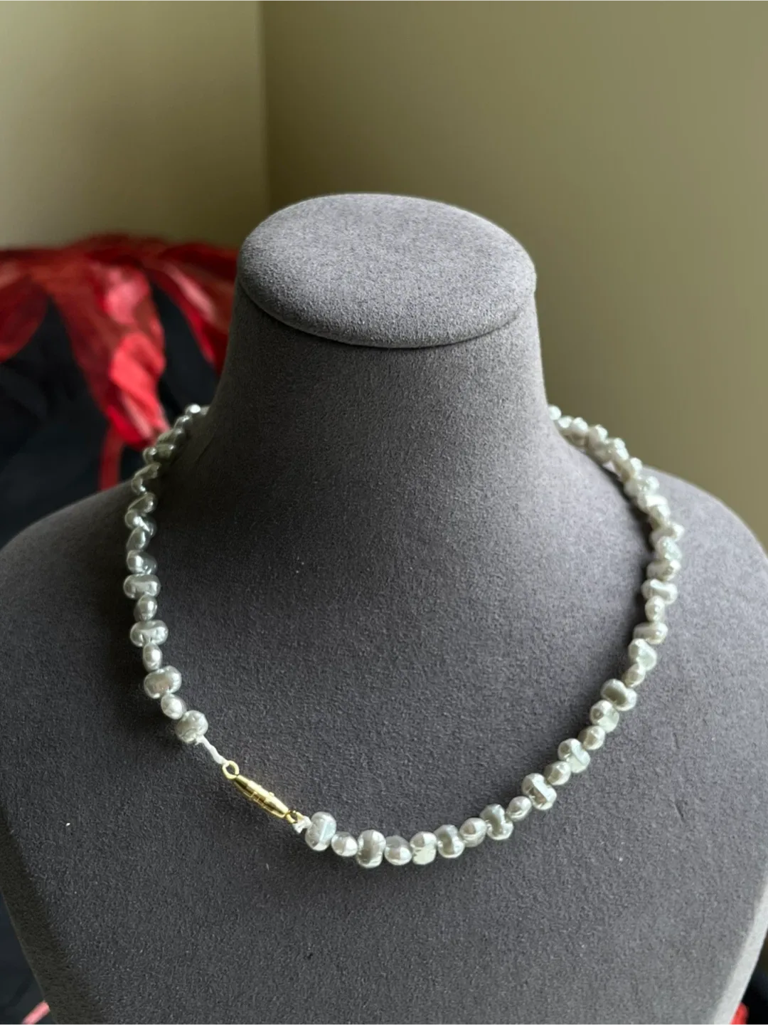 Pearl Necklace Choker thumbnail