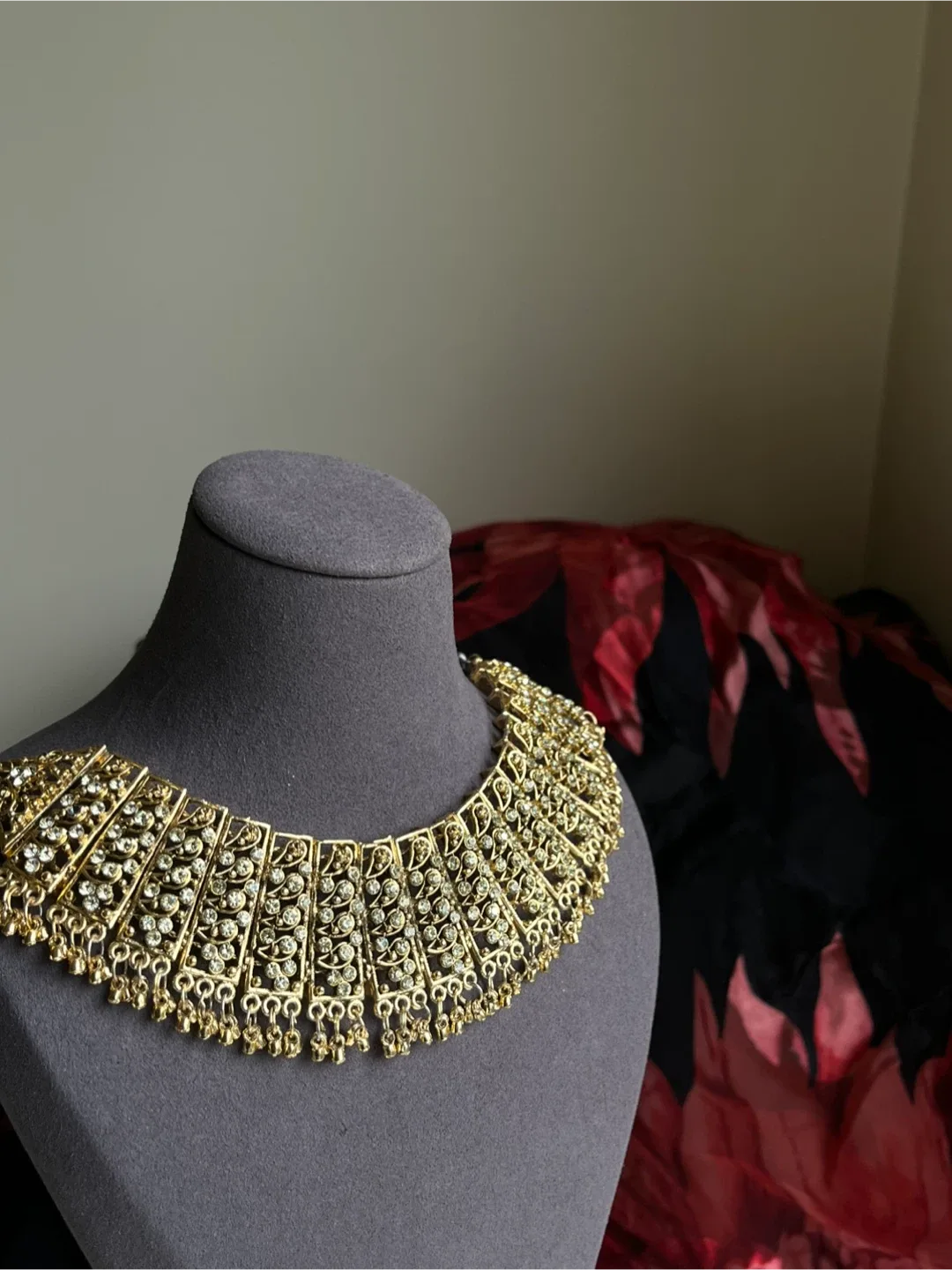 Adjustable Gold Statement Necklace/Choker image indicator(5)