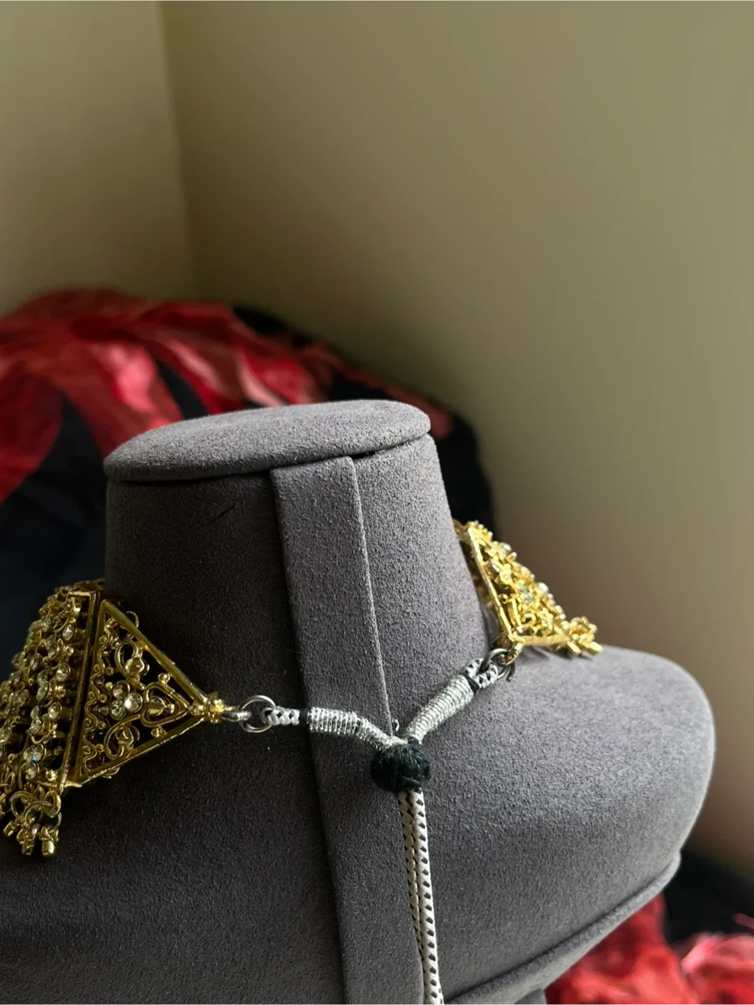 Adjustable Gold Statement Necklace/Choker image indicator(2)