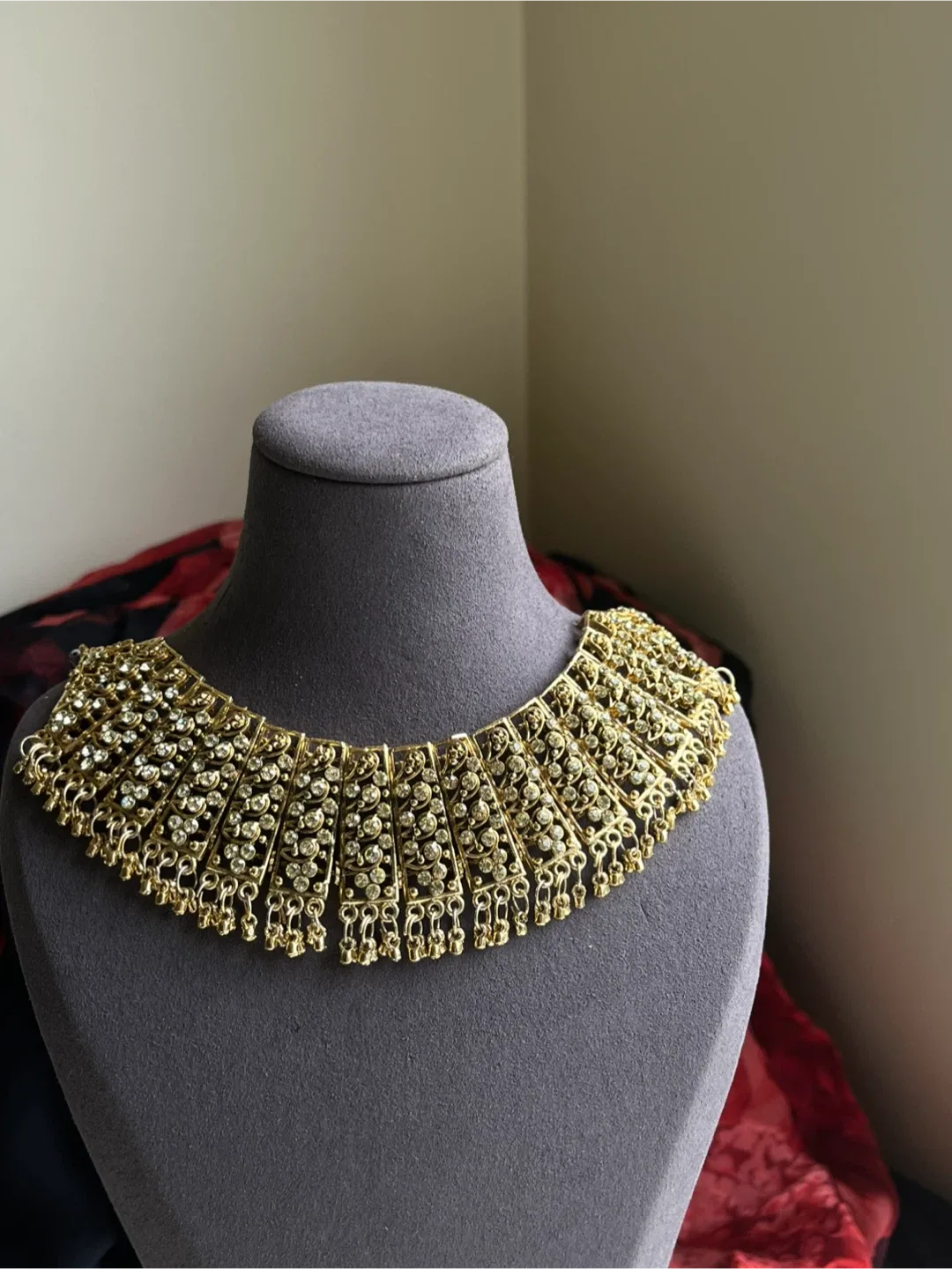 Adjustable Gold Statement Necklace/Choker image indicator(3)