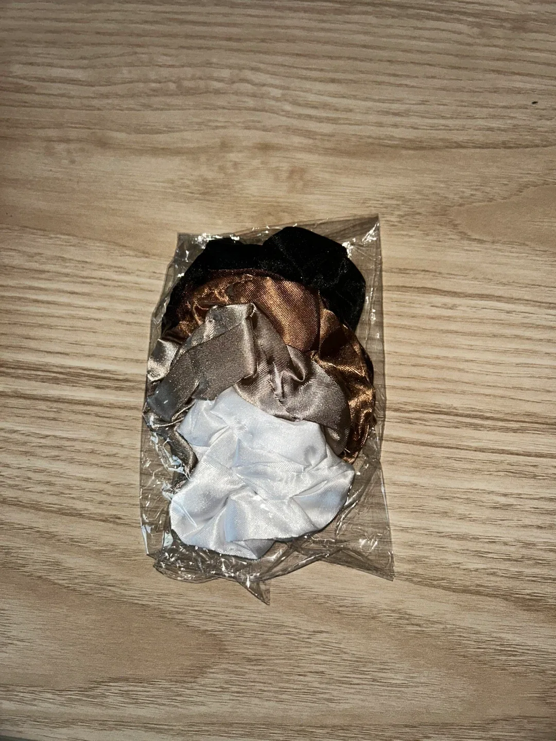 Large Hair Accessory Set (Scrunchies + Comb + Brush + Ties) image indicator(3)