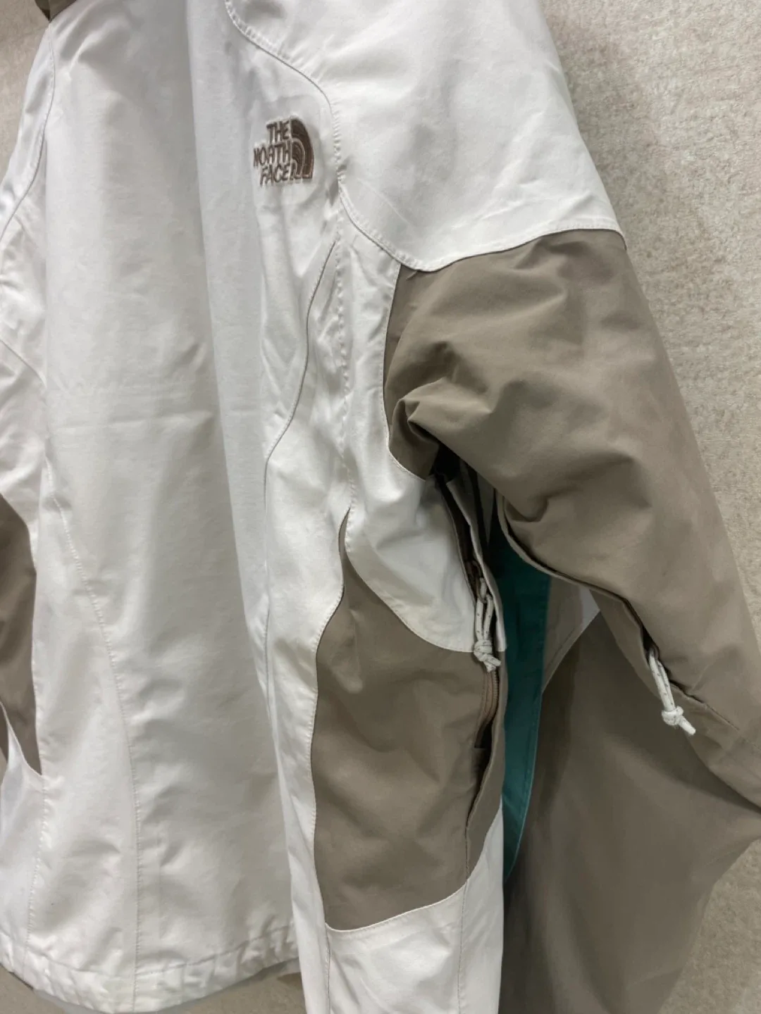 The North Face Hyvent Mountain Parker Shell Jacket - M image indicator(8)