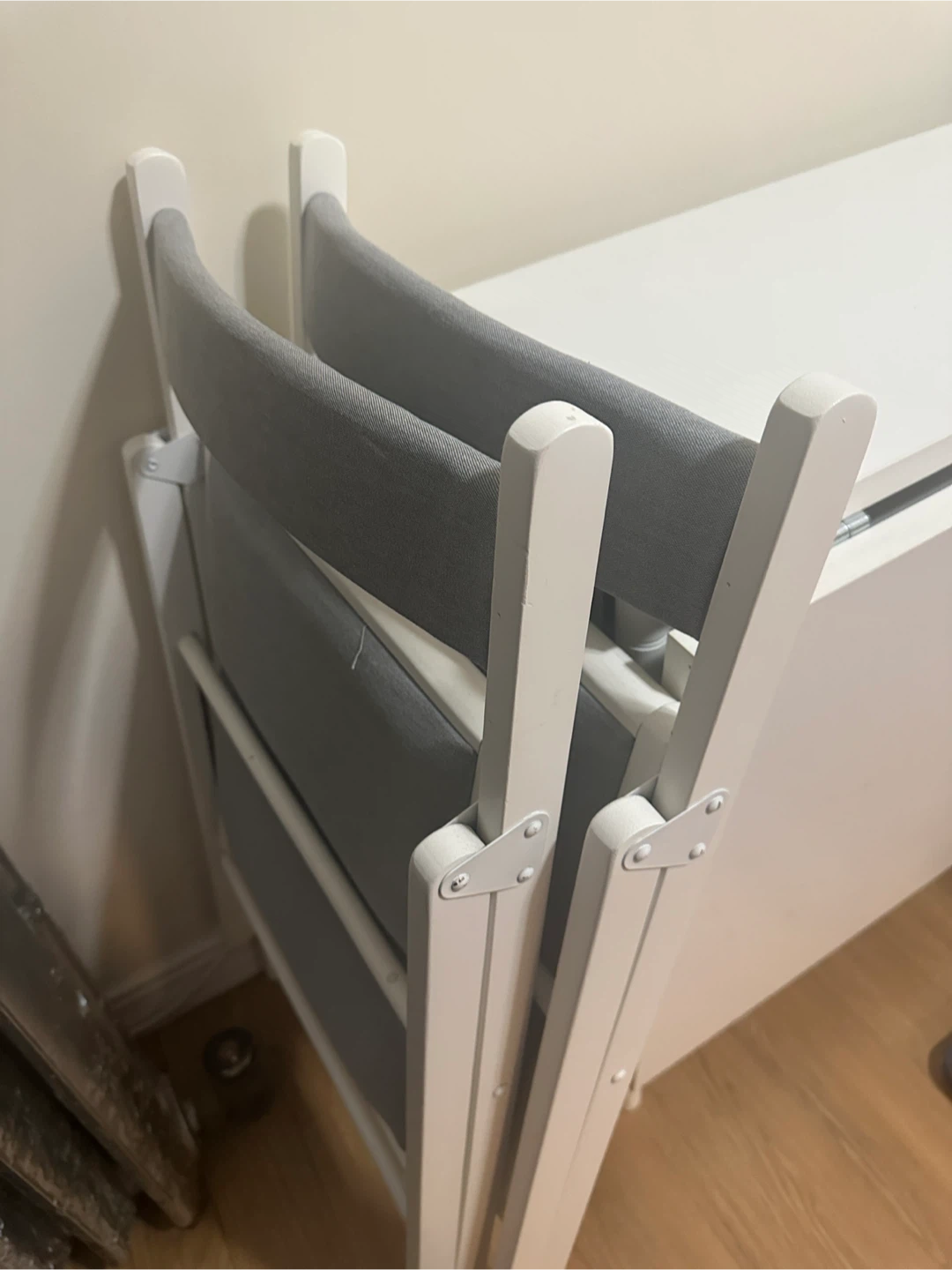 White Folding Table with Gray Chairs - photo 4