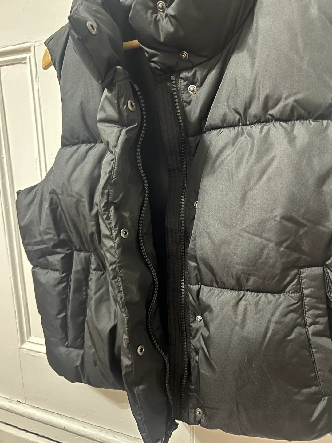 Old Navy Black Puffer Vest - Size L image indicator(3)