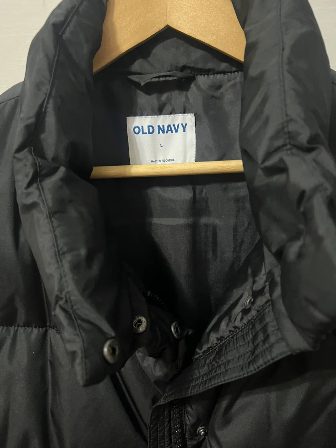 Old Navy Black Puffer Vest - Size L image indicator(6)