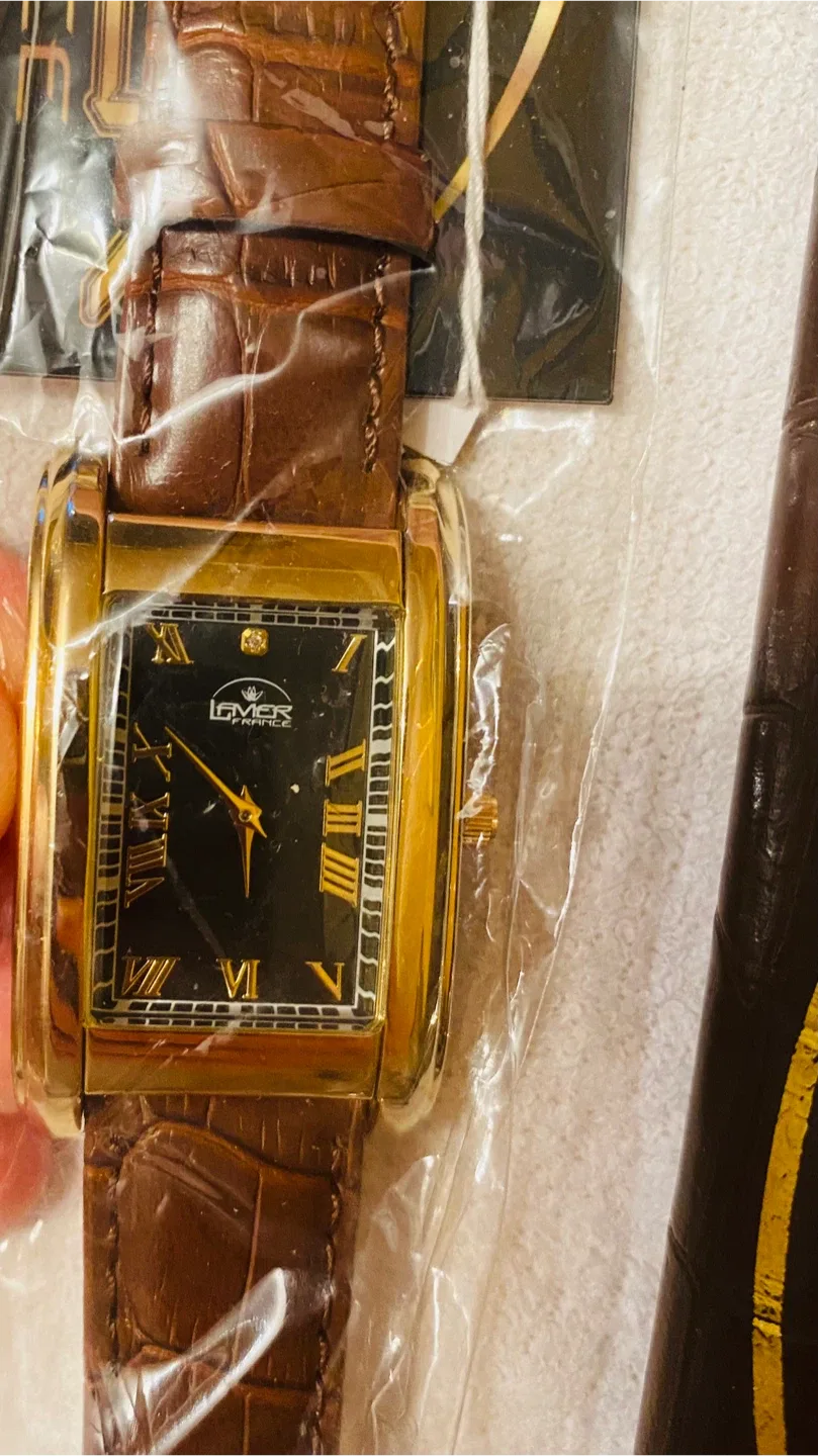 New LMVFR France Gold & Brown Leather Watch image indicator(2)