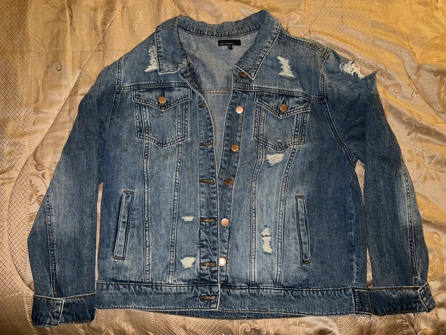 SIZE L Distressed Denim Jacket