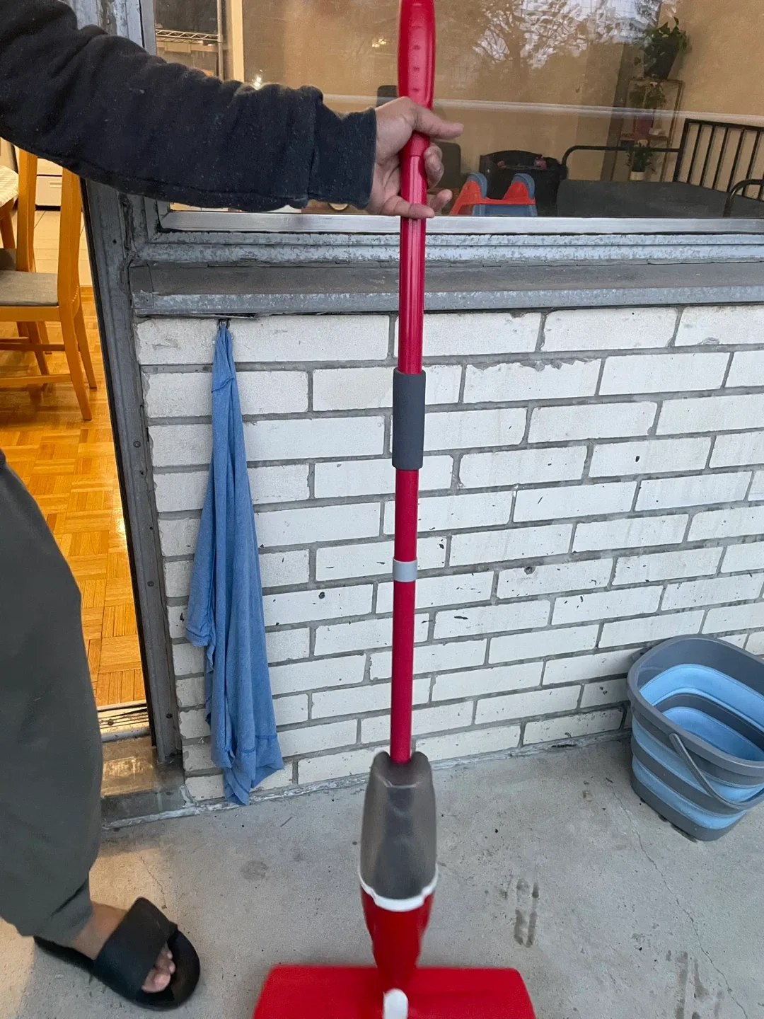 Red Spray Mop with 1 refill image indicator(4)