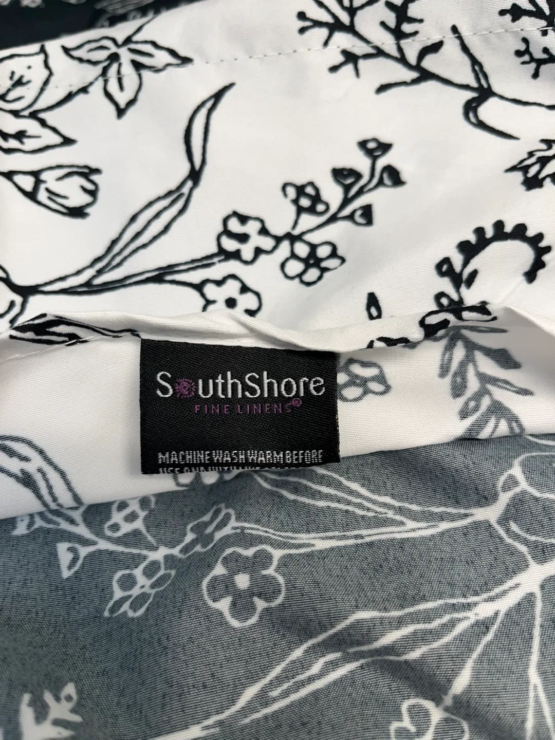 South Shore Fine Linens Duvetcover in a King Size image indicator(5)