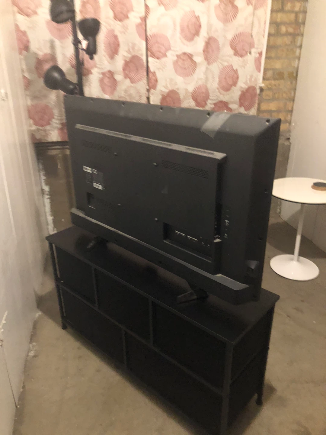 Sharp smart 43" TV with stand Model LC-43LB481U - photo 2