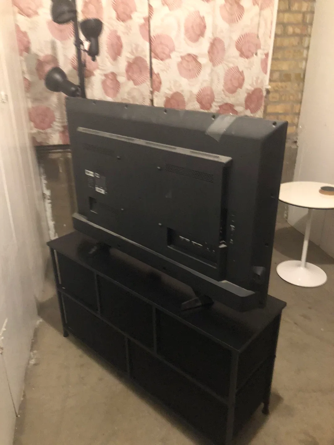 Sharp smart 43" TV with stand Model LC-43LB481U image indicator(2)