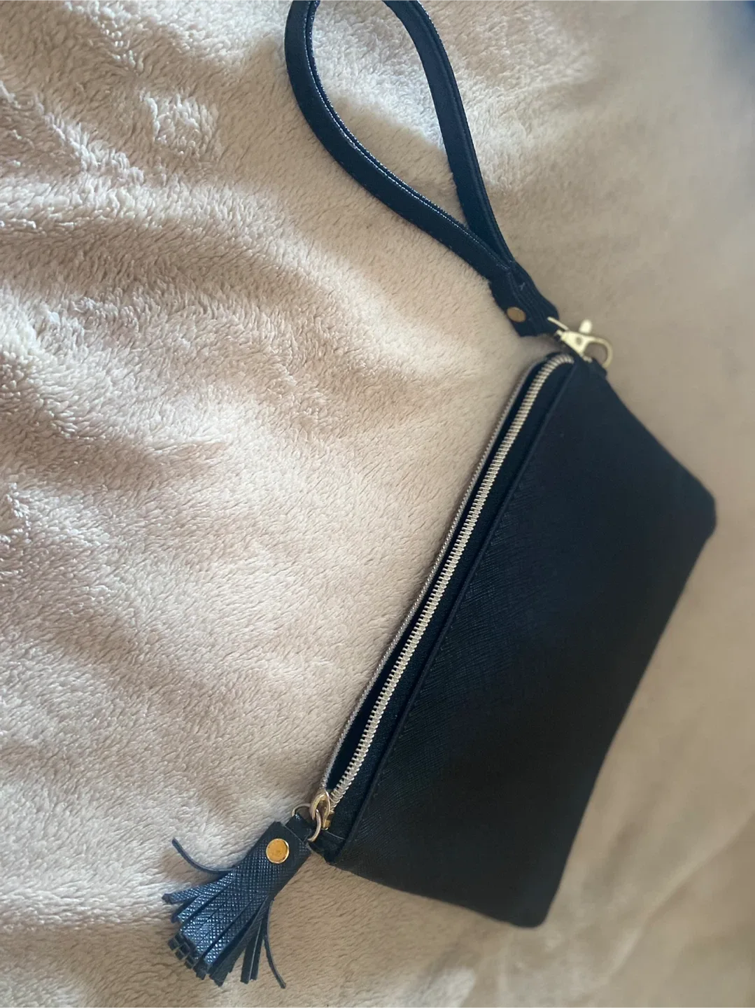 Black Wristlet Clutch image indicator(2)
