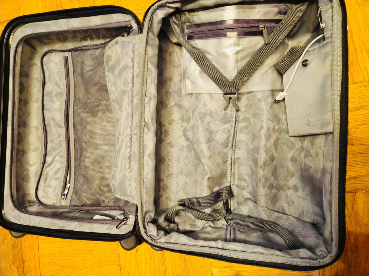 22” Ricardo Beverly Hills Blue Carry-On Suitcase image indicator(2)