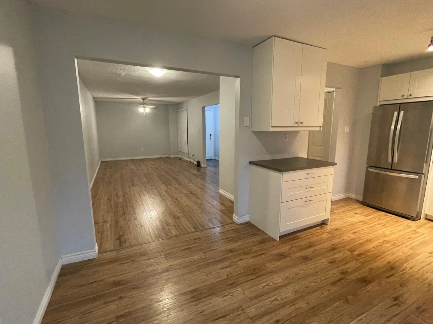 House for rent- 4 bed+ Den+ 1.5 Bath (Rathwood) image indicator(3)