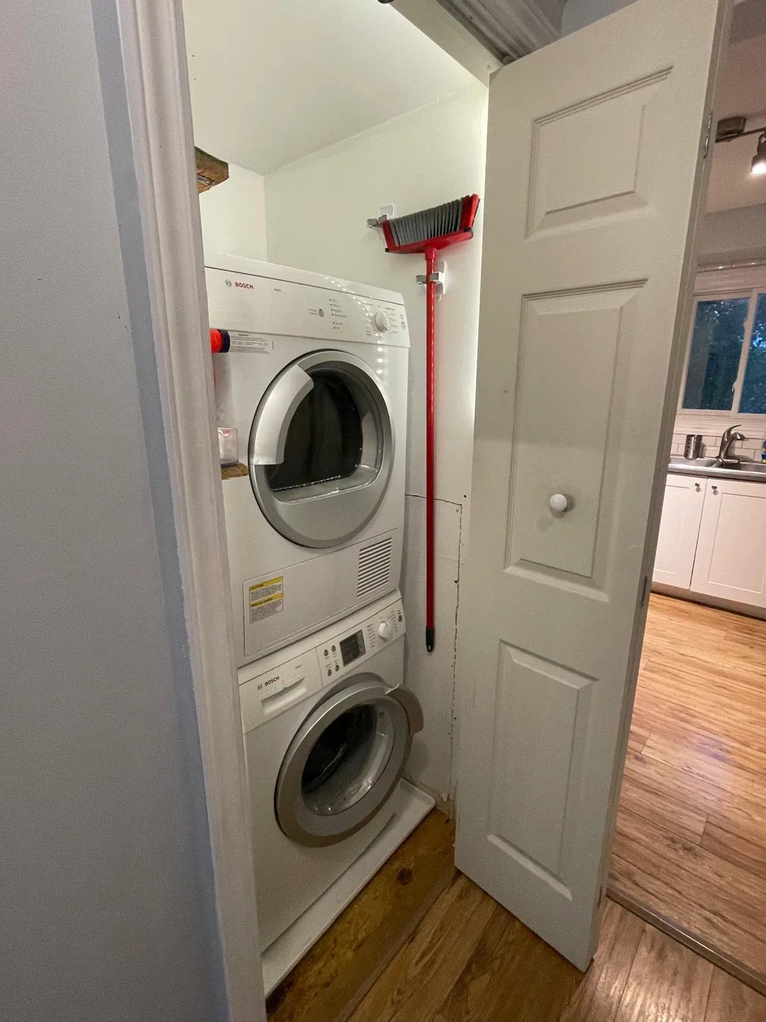 House for rent- 4 bed+ Den+ 1.5 Bath (Rathwood) image indicator(10)