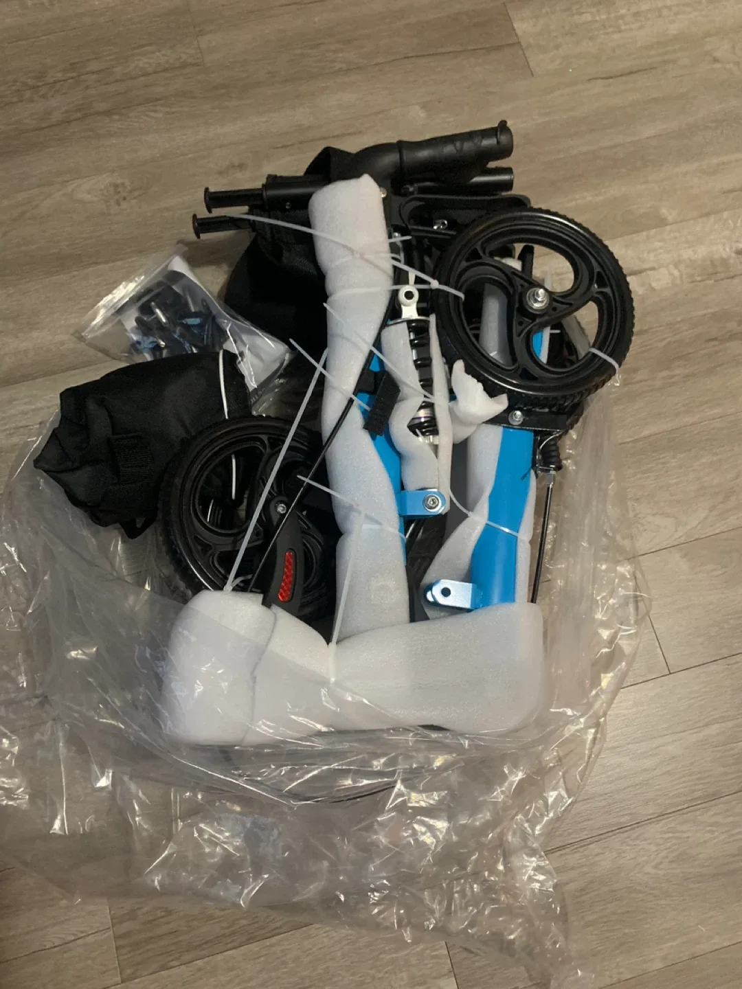 Brand new- Luxury Rollator Walker - image indicator(2)