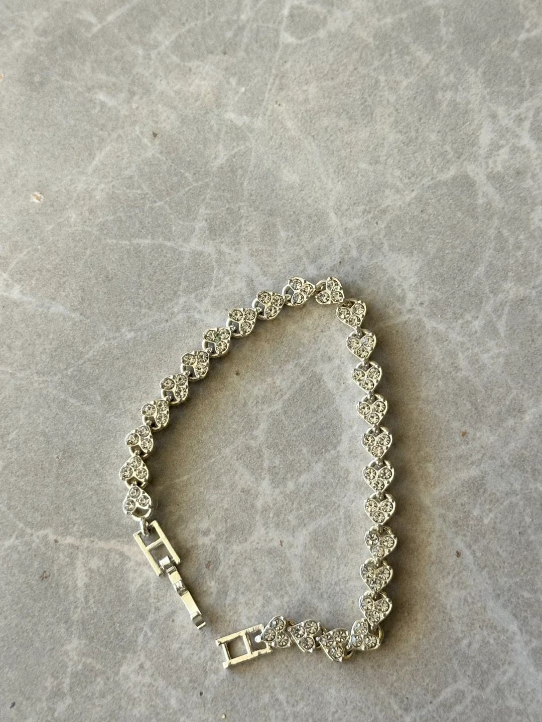 Silver Heart Bracelet image indicator(2)