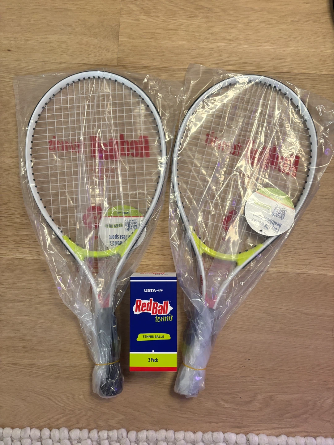 Tennis Racquet Set with 2 tennis balls