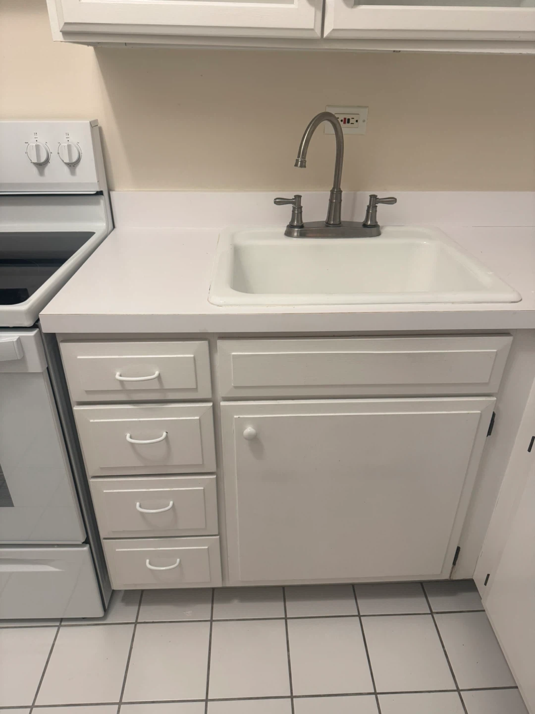 Kitchen Cabinets - White - photo 4