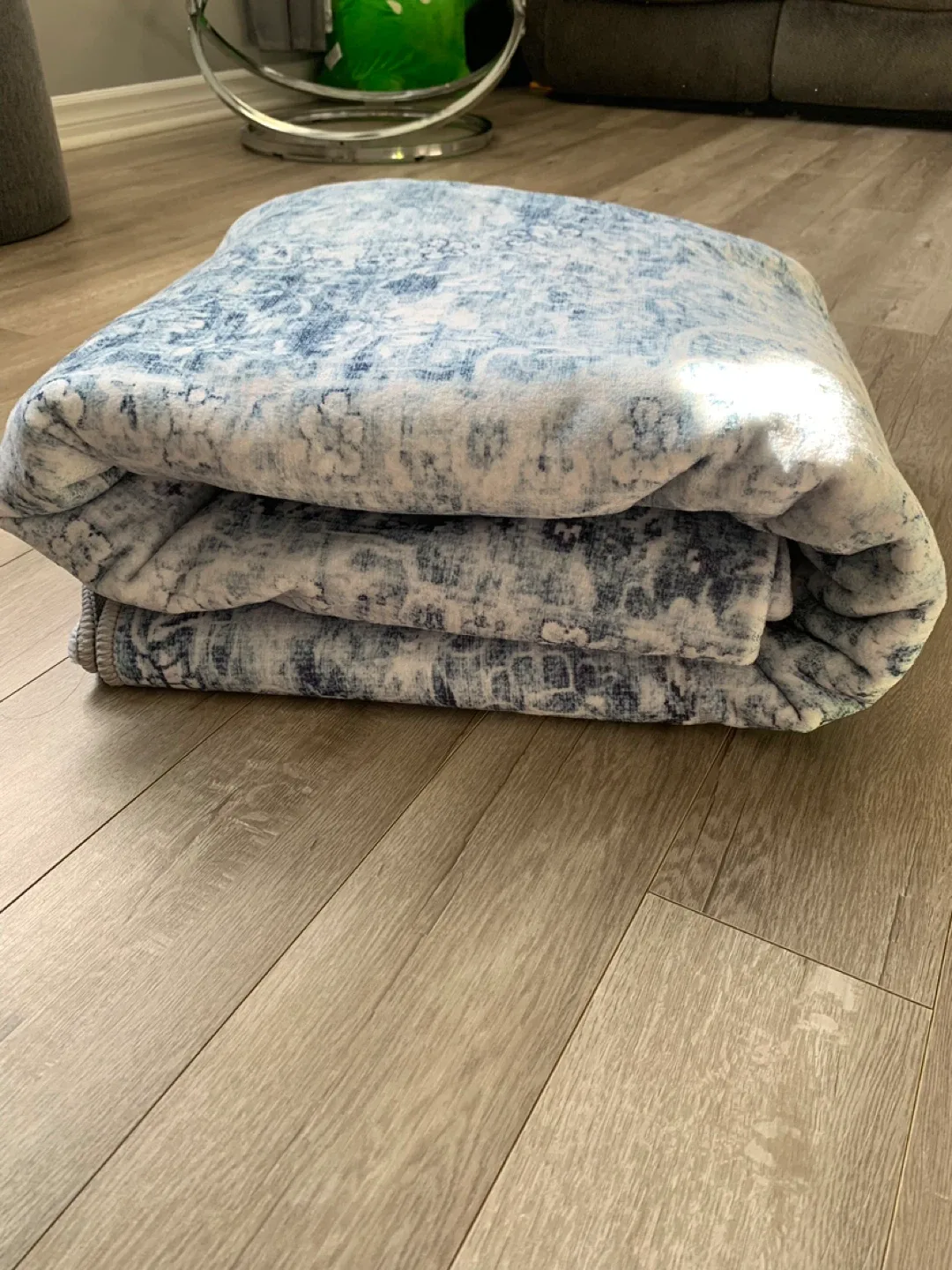 New- 8x10’ Blue Patterned Area Rug image indicator(6)