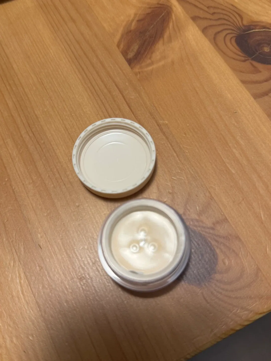 NEW Laura Mercier Translucent Ultra Blur Loose Setting Powder image indicator(2)