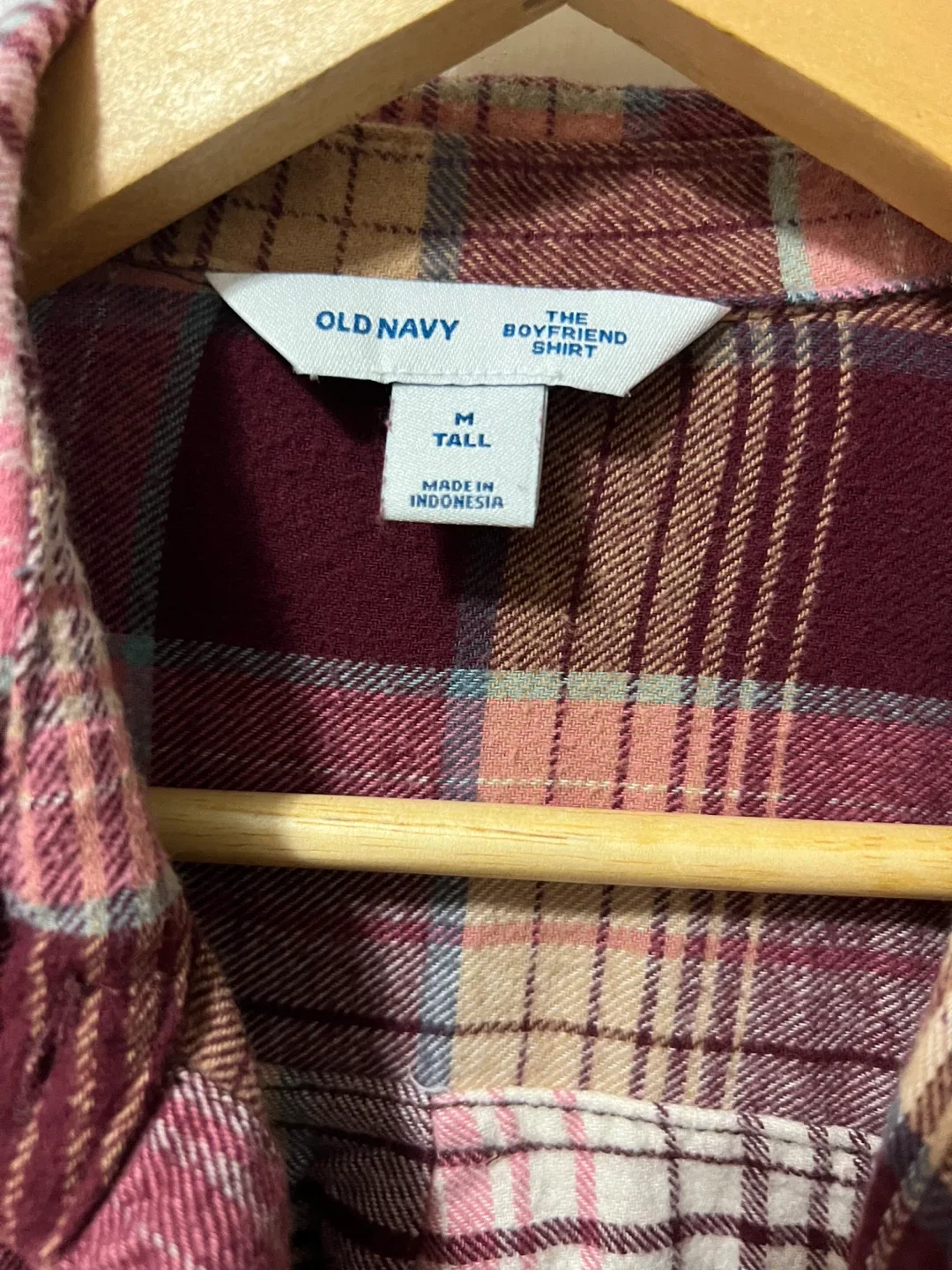 Old Navy The Boyfriend Shirt - M Tall image indicator(2)