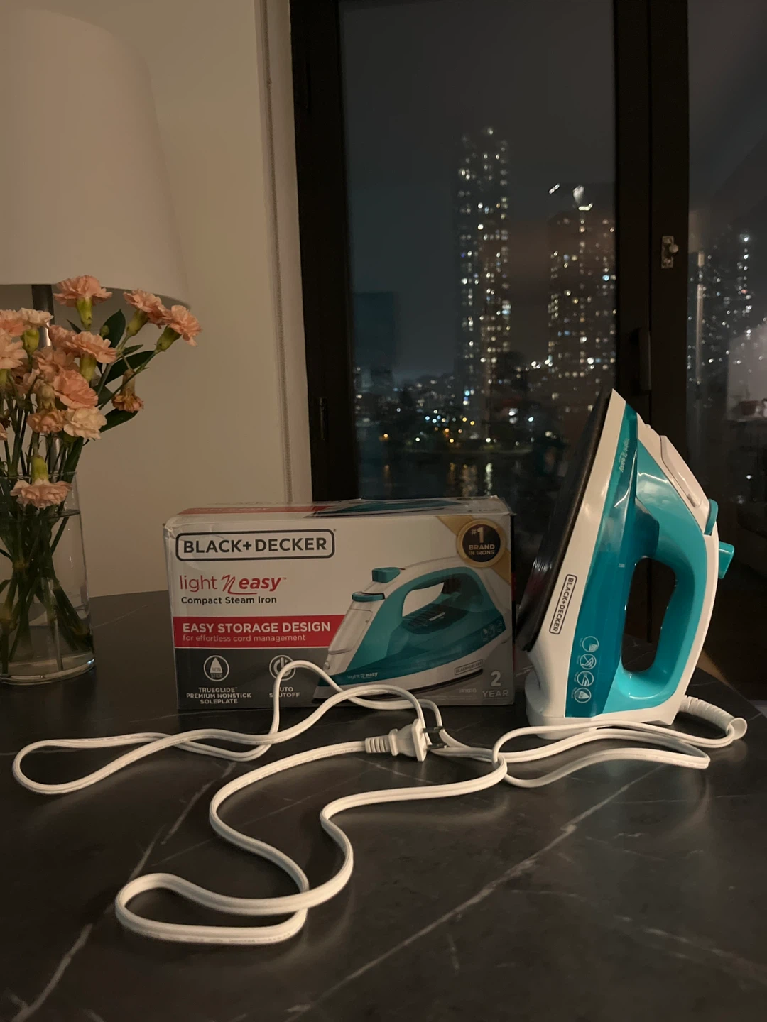 BLACK+DECKER Light 'N Easy Compact Steam Iron