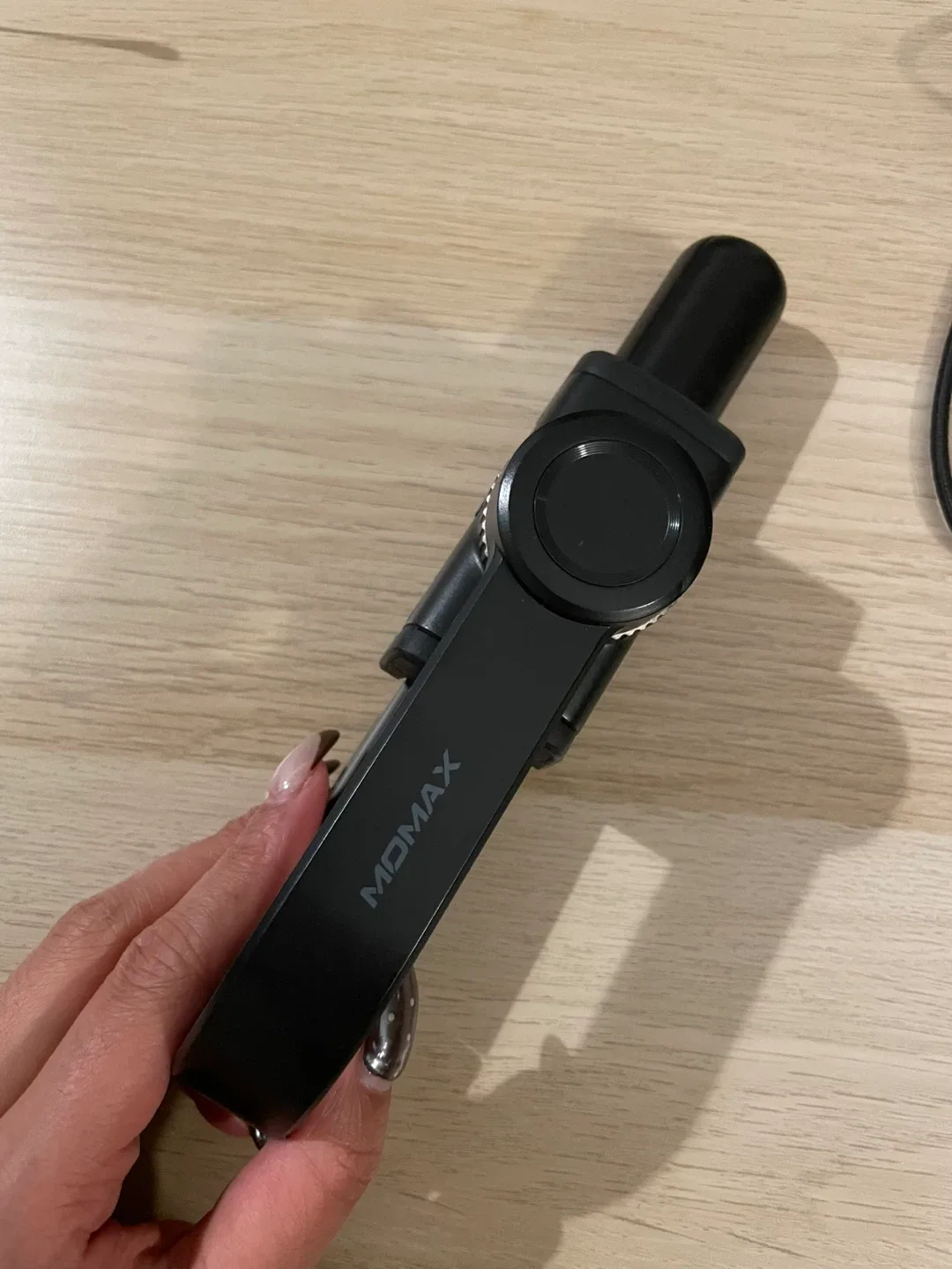 MOMAX Selfie Tripod Stabilizer- Black image indicator(2)