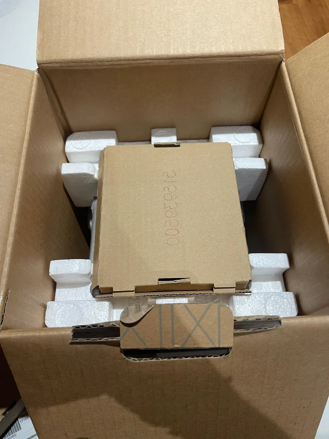 Epson EF-12 Android TV Projector - Like New! image indicator(6)