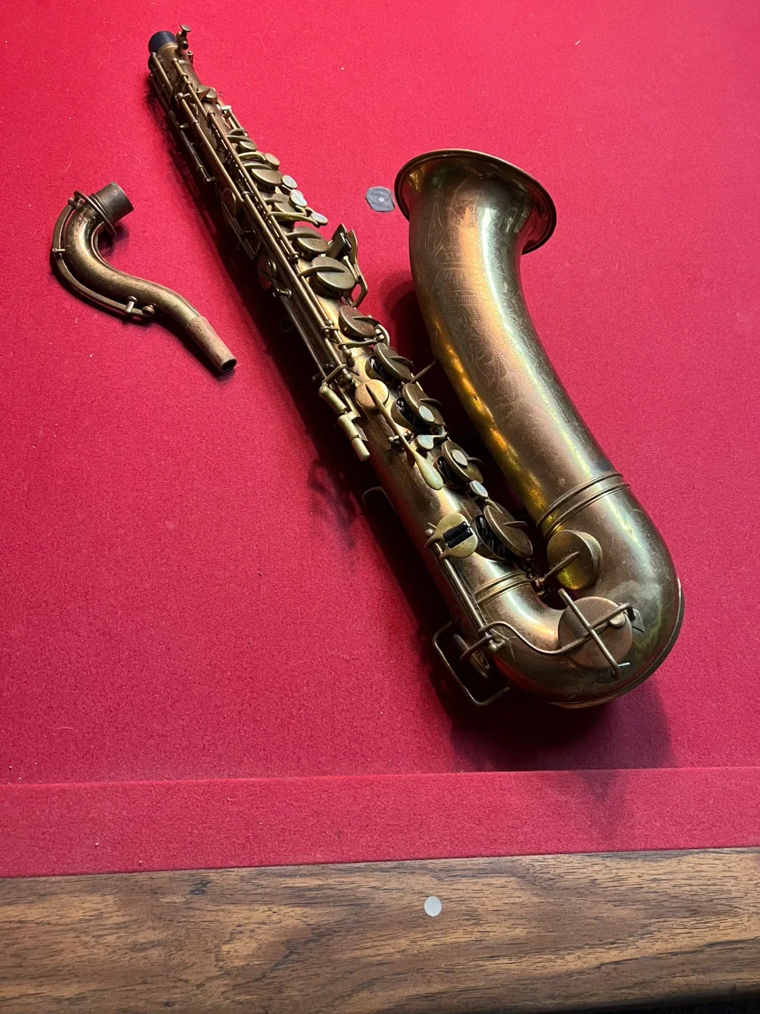 1936  Buesher aristocrat tenor saxophone image indicator(2)