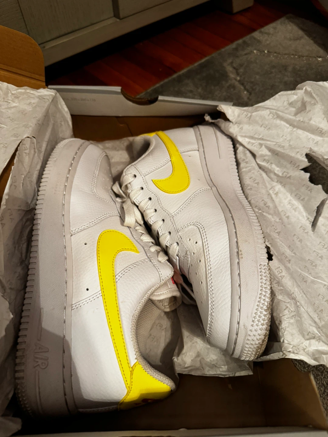 Nike Air Force 1 '07 White/Yellow Sneakers